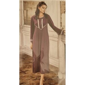 Patterned Buttoned Long Sleeve Lycra Viscose Nightgown.